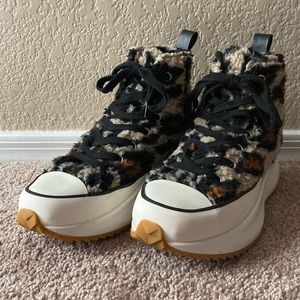 Steve Madden Faux Fur Shaft F platform high top sneakers, size 7M.
